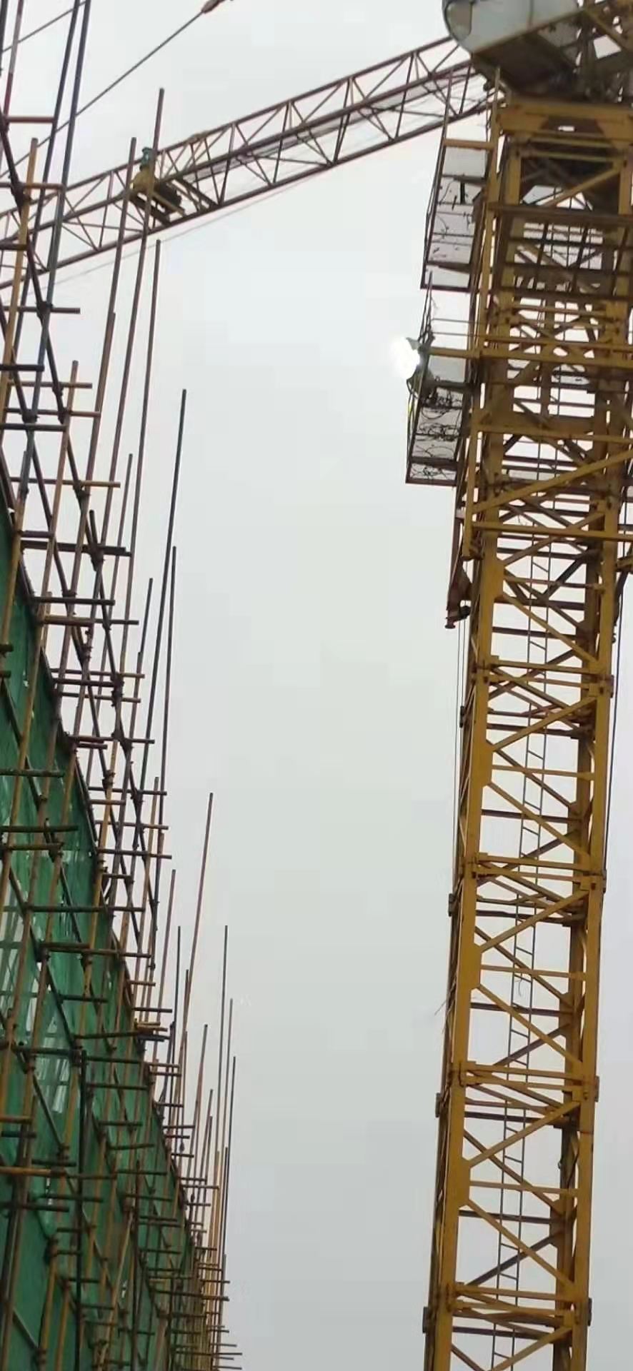 地鐵施工對(duì)樓體地基造成影響 居民緊急撤離